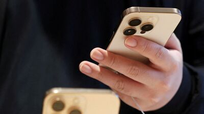 యాపిల్​ ఐఫోన్స్​పై బిగ్​ డిస్కౌంట్స్​.. (REUTERS)