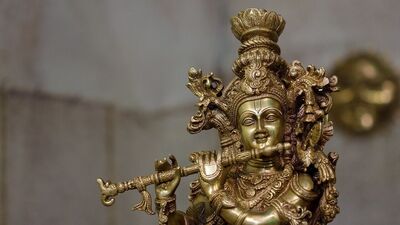 <p>వాస్తు ప్రకారం వేణువు ఉన్న ఇంట్లో శ్రీకృష్ణుడి ఆశీస్సులు ఉంటాయని నమ్మకం. ఆయన అనుగ్రహంతో ఇంట్లో సుఖశాంతులు, సంతోషం నెలకొంటాయి. వేణువు ఉన్న ఇంట్లో నెగెటివ్ ఎనర్జీ ప్రవహించదు. ఇంట్లో పాజిటివ్ ఎనర్జీ వ్యాప్తి చెందుతుంది.</p> <p>వాస్తు ప్రకారం వేణువు ఉన్న ఇంట్లో శ్రీకృష్ణుడి ఆశీస్సులు ఉంటాయని నమ్మకం. ఆయన అనుగ్రహంతో ఇంట్లో సుఖశాంతులు, సంతోషం నెలకొంటాయి. వేణువు ఉన్న ఇంట్లో నెగెటివ్ ఎనర్జీ ప్రవహించదు. ఇంట్లో పాజిటివ్ ఎనర్జీ వ్యాప్తి చెందుతుంది.</p>