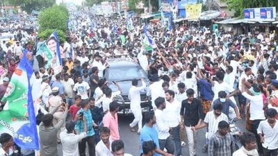 వైఎస్ జగన్ రెంటపాళ్ల పర్యటన ఫొటో - (జూన్ 18)