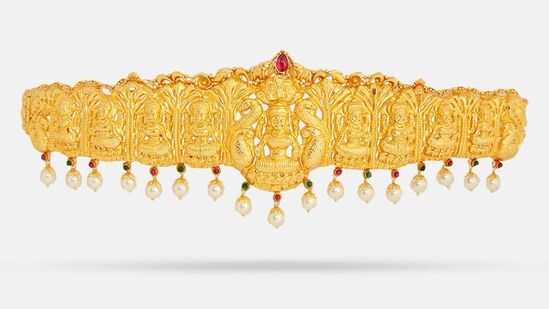 అమరావతి (విజయవాడ)లో 10 గ్రాముల పసిడి (22క్యారెట్లు) ధర రూ. 92,125 ఉంది. 24 క్యారెట్ల గోల్డ్​ ప్రైజ్​ రూ. 1,00,505గా ఉంది. కేజీ వెండి ధర రూ. 1,24,000గా ఉంది.