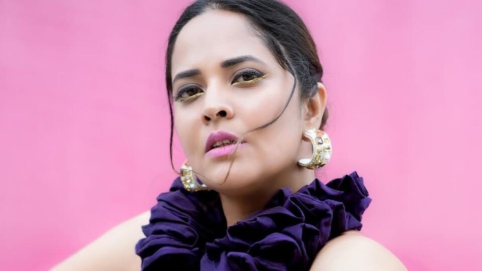 <p>హాట్ అందాలతో అదరగొట్టిన అనసూయ భరద్వాజ్ న్యూ ఫొటోలు సోషల్ మీడియాలో వైరల్ అవుతున్నాయి. నెటిజన్స్ పలు విధాలుగా స్పందిస్తున్నారు. <br> </p>(Instagram/Anasuya Bharadwaj)