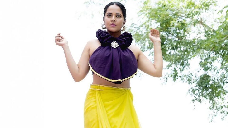 <p>ప్రస్తుతం తెలుగు సినీ ఇండస్ట్రీలో క్రేజీ నటిగా గుర్తింపు తెచ్చుకున్న అనసూయ పలు టీవీ షోలకు జడ్జ్‌గా వ్యవహరిస్తోంది. అనసూయ న్యాయ నిర్ణేతగా ఉన్న కిర్రాక్ బాయ్స్ ఖిలాడీ గర్ల్స్ సీజన్ 2 గ్రాండ్ ఫినాలేకి చేరుకుంది. <br> </p>(Instagram/Anasuya Bharadwaj)