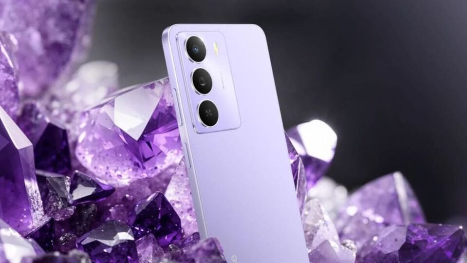 <p>రియల్‌మీ నార్జో 80 లైట్ 5జీ ఫోన్ మొదటి సేల్ జూన్ 24న ప్రారంభం కానుంది. దీన్ని అమెజాన్ నుంచి కొనుగోలు చేయవచ్చు. ఆఫర్లో ఈ ఫోన్ ప్రారంభ ధర రూ.9,999గా ఉంది. ఇది పర్పుల్, బ్లాక్ కలర్ ఆప్షన్లలో ఉంటుంది. 6.67 అంగుళాల డిస్ ప్లే, 32 మెగా పిక్సల్ మెయిన్ రియర్ కెమెరా, 6000 ఎంఏహెచ్ బ్యాటరీ వంటి ప్రత్యేకతలున్నాయి.</p>