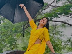 <p>వర్షంలో తనను తాను మైమరచిపోతూ రష్మి గౌతమ్ ఇచ్చిన హాట్ పోజులు ఇవి</p>