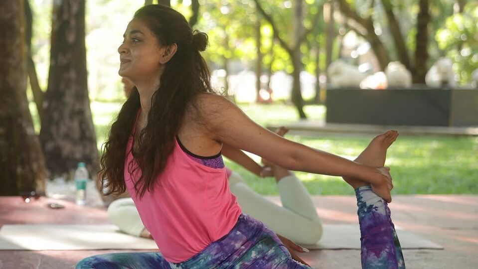 <p>యోగా డే సందర్భంగా వేసిన యోగాసనాల ఫొటోలను కీర్తి సురేష్ తన ఇన్‌స్టాగ్రామ్‌లో షేర్ చేసింది. ఈ ఫొటోలకు “శాంతివైపుకు తప్పించుకోడానికి” అంటూ క్యాప్షన్ రాసుకొచ్చింది కీర్తి సురేష్.</p>(Instagram/Keerthy Suresh)