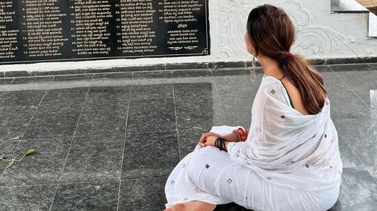 ఆంజనేయుడి సన్నిధిలో అనసూయ