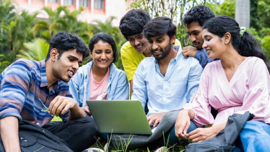అభ్యర్థులు TS LAWCET 2025 ఫలితాన్ని అధికారిక వెబ్‌సైట్‌లో వారి మొబైల్ ఫోన్ ద్వారా రిజిస్ట్రేషన్ నంబర్, పుట్టిన తేదీని ఉపయోగించి చూసుకోవచ్చు. ఫలితాల తర్వాత అభ్యర్థులు కౌన్సెలింగ్ ప్రక్రియలో పాల్గొనవలసి ఉంటుంది.