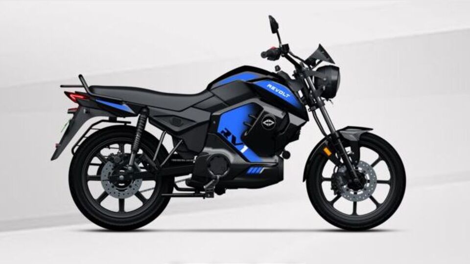 <p>రివోల్ట్​ ఆర్​వీ ఎలక్ట్రిక్​ బైక్​ ప్రారంభ ఎక్స్​షోరూం ధర రూ. 94,990గా ఉంది. సమీప డీలర్​షిప్​ షోరూమ్​కి వెళ్లి టెస్ట్​ డ్రైవ్​ చేయొచ్చు లేదా బుక్​ చేసుకోవచ్చు.</p>