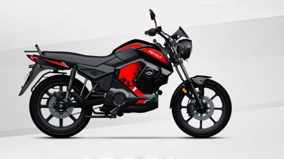 <p>రివోల్ట్​ ఆర్​వీ1 ఎలక్ట్రిక్​ బైక్​పై 5ఏళ్లు లేదా 75వేల కి.మీల ప్రాడక్ట్​ వారెంటీ, 5ఏళ్లు లేదా 75వేల కి.మీల బ్యాటరీ వారెంటీ లభిస్తోంది. ఛార్జర్​పై 2ఏళ్ల వారెంటీ మాత్రమే ఉంది.</p>