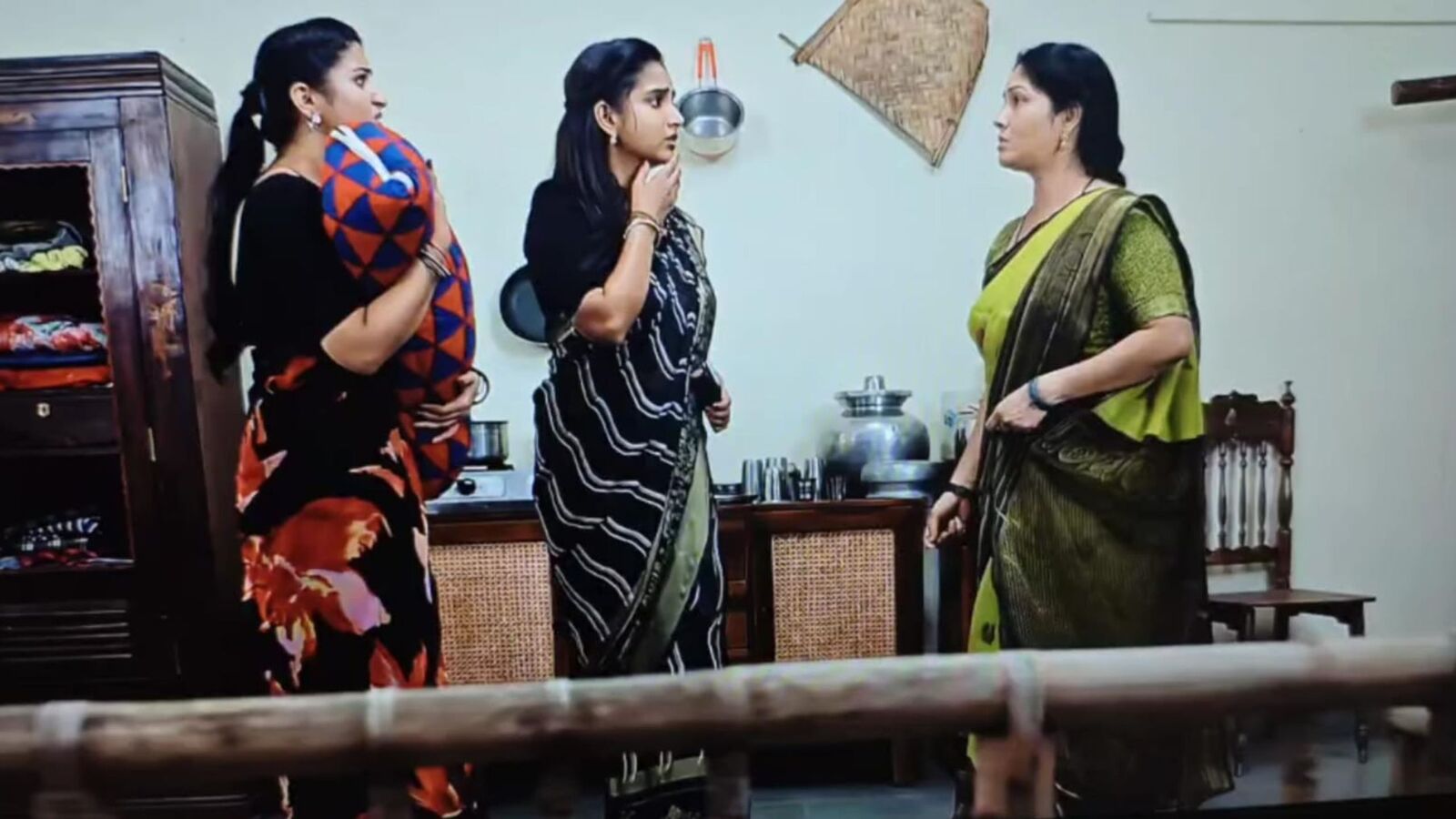 బ్రహ్మముడి జూన్ 26 ఎపిసోడ్: రౌడీ తల బద్దలు కొట్టిన కావ్య- స్వప్న కావ్యలను కాపాడిన రేవతి- అపర్ణతో గతం- నిజం వినేసిన రాజ్