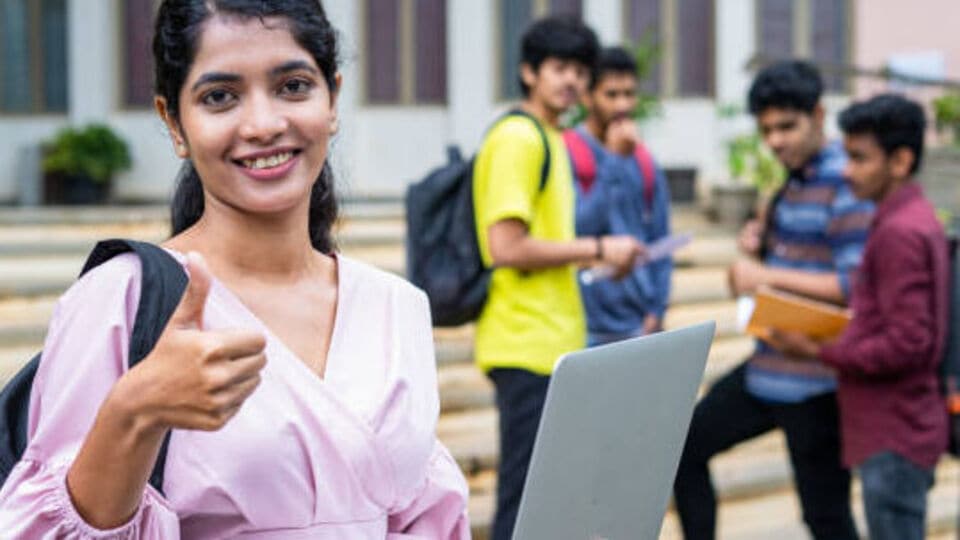 <p>ఈ ఏడాది జరిగిన ఎంట్రెన్స్ పరీక్షలో మొత్తం 21,290 మంది విద్యార్థులు అర్హత సాధించినట్లు అధికారులు వెల్లడించారు. </p>