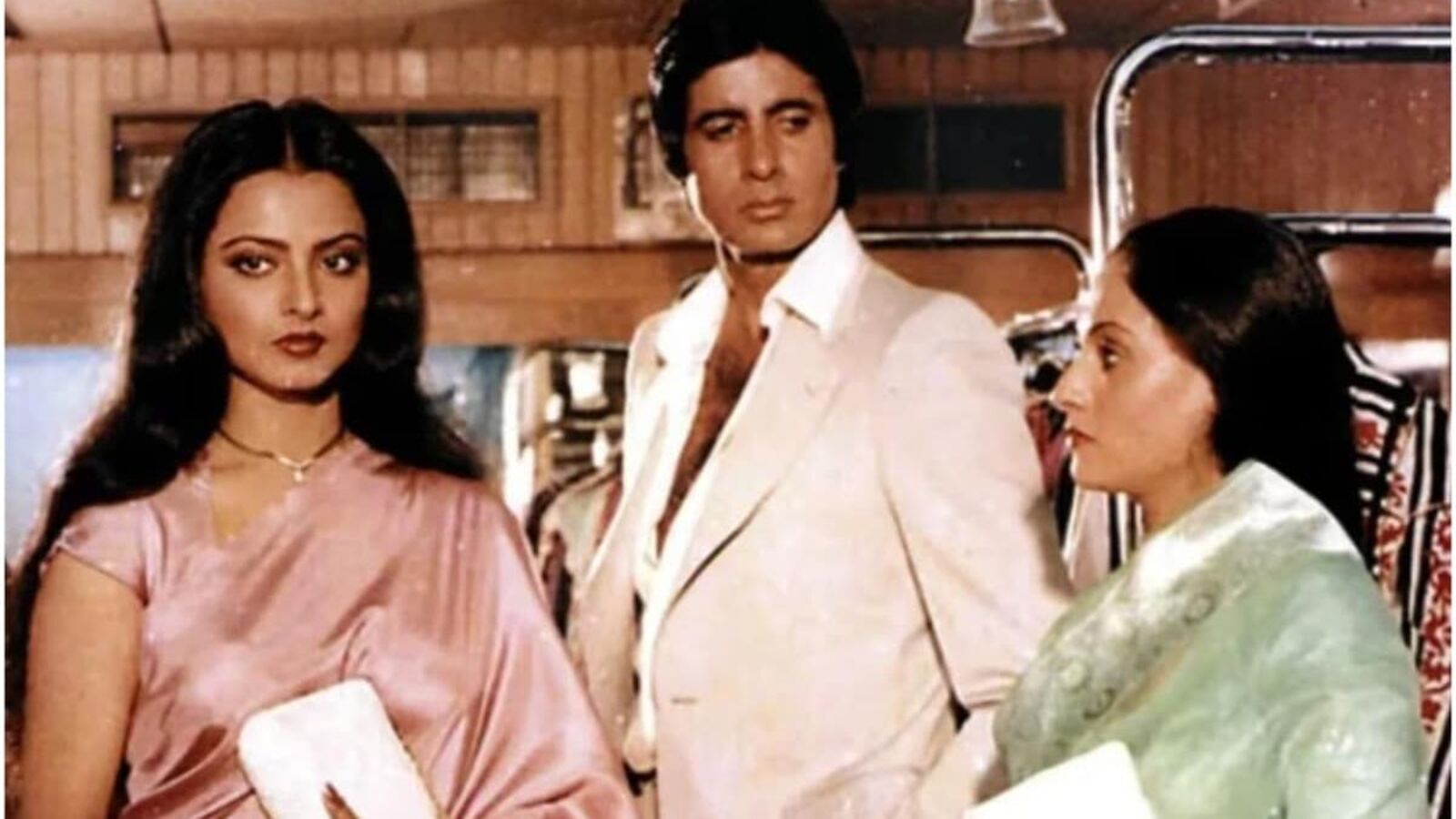 సిల్ సిలా సినిమా తరువాత అమితాబ్ బచ్చన్ తో కలిసి నటించకపోవడానికి కారణం వెల్లడించిన అందాల నటి రేఖ