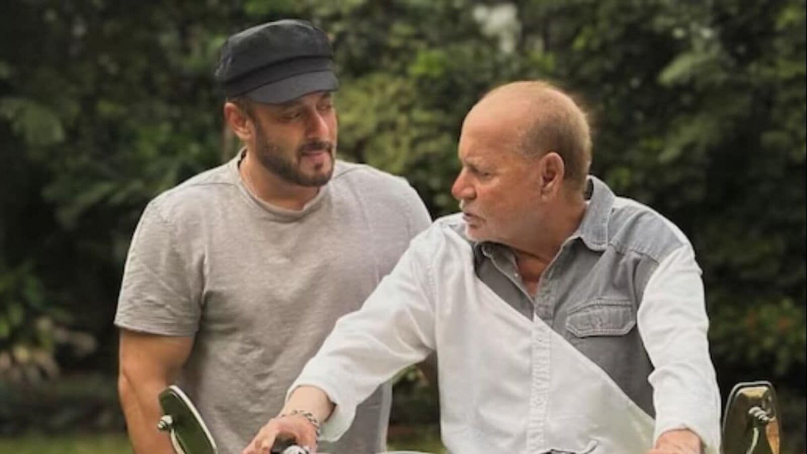 ఏది పడితే అది తింటాను కానీ..: తన ఫిట్‌నెస్ సీక్రెట్ ఏంటో చెప్పిన సల్మాన్ ఖాన్.. తన 89 ఏళ్ల తండ్రి గురించి కూడా..