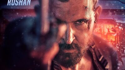 <p>గ్రీకు వీరుడు లాంటి హీరో హృతిక్ రోషన్ లుక్ కూడా అదిరిపోయింది. వార్ 2లో హృతిక్ రోషన్, జూనియర్ ఎన్టీఆర్ మధ్య యాక్షన్ సీన్స్ మరో లెవల్ లో ఉండబోతున్నాయి. </p> (x/Yash Raj Films) <p>గ్రీకు వీరుడు లాంటి హీరో హృతిక్ రోషన్ లుక్ కూడా అదిరిపోయింది. వార్ 2లో హృతిక్ రోషన్, జూనియర్ ఎన్టీఆర్ మధ్య యాక్షన్ సీన్స్ మరో లెవల్ లో ఉండబోతున్నాయి. </p> (x/Yash Raj Films)