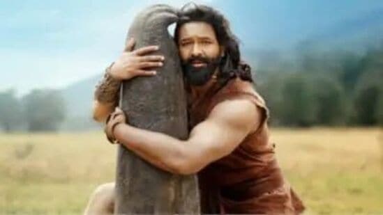 మంచు విష్ణు ఇటీవల మాట్లాడుతూ "ప్రభాస్, మోహన్ లాల్ ఈ సినిమా కోసం నా నుంచి ఎలాంటి రెమ్యునరేషన్ తీసుకోలేదు. ఈ సినిమా సక్సెస్ లో వారి పాత్ర చాలా ఉంది. వారికి రుణపడి ఉంటాను’’ అన్నారు.