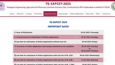 <p>తెలంగాణ<a href="https://eapcet.tgche.ac.in/" target="_blank"><strong> ఈఏపీసెట్ - 2025</strong></a> వెబ్ సైట్ లోకి వెళ్లి రిజల్ట్స్ లింక్ పై క్లిక్ చేయాలి. ఇక్కడ అభ్యర్థి హాల్ టికెట్ నెంబర్ తో పాటు పలు వివరాలను నమోదు చేసి సబ్మిట్ చేస్తే….. ర్యాంక్(స్కోర్) కార్డు డిస్ ప్లే అవుతుంది.ప్రింట్ లేదా డ్లౌనోడ్ అనే ఆప్షన్ పై క్లిక్ చేసి రిజల్ట్స్ కాపీని పొందవచ్చు.</p> 