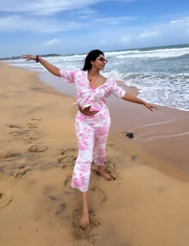 తెలుగు బిగ్ బాస్ 8వ సీజన్ లో పార్టిసిపేట్ చేసింది విష్ణు ప్రియ. రీసెంట్ గా స్టార్ మాలోనే వచ్చిన కిరాక్ బాయ్స్ ఖిలాడీ గర్ల్స్ సీజన్ 2లోనూ సందడి చేసింది. 