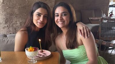 <p>ఇదే క్రమంలో మహానటి కీర్తి సురేష్తో దిగిన ఫొటోను కూడా సమంత షేర్ చేసింది. ఈ ఫొటోలో ఇద్దరు డైనింగ్ టేబుల్పై నవ్వుతూ పోజు ఇచ్చారు. లంచ్ కోసం సాయంత్రం కూర్చున్నాం అని సమంత ఆ ఫొటోలో రాసుకొచ్చింది.</p> (Instagram/Samantha) <p>ఇదే క్రమంలో మహానటి కీర్తి సురేష్తో దిగిన ఫొటోను కూడా సమంత షేర్ చేసింది. ఈ ఫొటోలో ఇద్దరు డైనింగ్ టేబుల్పై నవ్వుతూ పోజు ఇచ్చారు. లంచ్ కోసం సాయంత్రం కూర్చున్నాం అని సమంత ఆ ఫొటోలో రాసుకొచ్చింది.</p> (Instagram/Samantha)