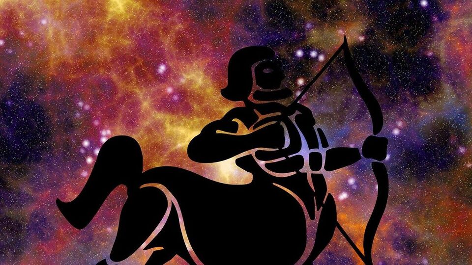 <p>జులైలో ధనుస్సు రాశి వారి ఆర్థిక పరిస్థితి గణనీయంగా మెరుగుపడుతుంది. వివిధ ఒప్పందాల నుండి లాభం పొందగలుగుతారు. కొన్ని కొత్త ఆస్తులను కొనుగోలు చేసే అవకాశాలు ఉండవచ్చు. పిల్లల నుండి కూడా కొన్ని శుభవార్తలు అందుకోవచ్చు. మిథున రాశి వారు గురు గ్రహం వలన ఆశీస్సులు పొందుతారు. పెద్ద లాభాలను సాధించవచ్చు. ఆరోగ్యం కూడా బాగుంటుంది.</p>