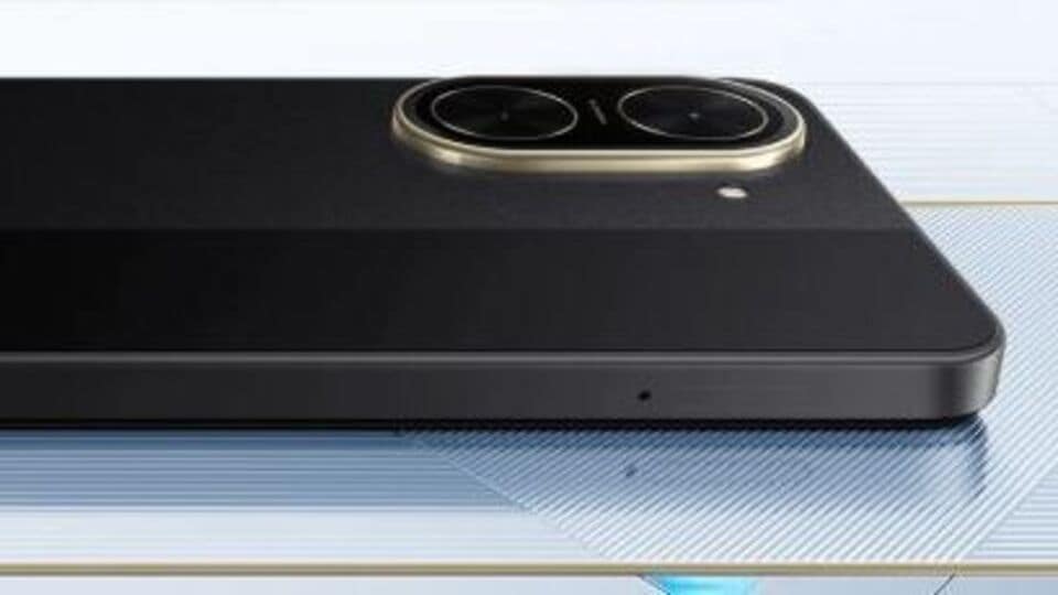 <p>పోకో సీ71లో 6.88 ఇంచ్​ హెచ్​డీ+ ఎల్​సీడీ డిస్​ప్లే ఉంటుంది. 120హెచ్​జెడ్​ రిఫ్రెష్​ రేట్​, 600 నిట్స్​ పీక్​ బ్రైట్​నెస్​ దీని సొంతం. ఇది ఐపీ52 వాటర్​, డస్ట్​ రేటింగ్​తో వస్తుంది. సైడ్​ మౌంటెడ్​ ఫింగర్​ప్రింట్​ స్కానర్​ కూడా ఇందులో ఉంటుంది.</p>