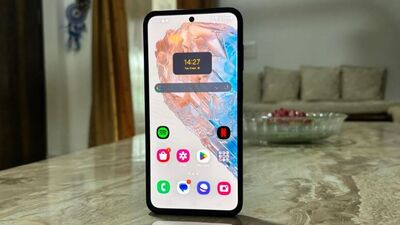 <p>శాంసంగ్​ గెలాక్సీ ఎం35- ఈ స్మార్ట్​ఫోన్​లో 6000 ఎంఏహెచ్​ బ్యాటరీ ఉంటుంది. ఎక్సినోస్​ 1380 ప్రాసెసర్​ దీని సొంతం. 50ఎంపీ+8ఎంపీ+2ఎంపీ రేర్​, 13ఎంపీ ఫ్రెంట్​ కెమెరా ఇందులో ఉంటుంది. అమెజాన్​లో ఈ గెలాక్సీ ఎం35 ధర రూ. 16,998 నుంచి ఉంది.</p> 