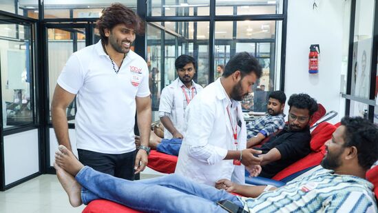 251 మంది దాతలతో హీరో కృష్ణ మానినేని రక్తదాన శిబిరం.. సింధూర సంజీవని పేరుతో కార్యక్రమం