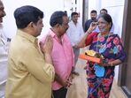 పవన్ కల్యాణ్ పెద్ద మనసు.. కష్టాల్లో ఉన్న సీనియర్ నటి పాకీజాకు సాయం.. ఆయన కాళ్లు మొక్కుతానంటూ..