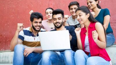 <p>ఫీజుల సవరణపై ప్రైవేటు ఇంజనీరింగ్‌ కాలేజీలు ఇచ్చిన ప్రతిపాదనలు సుప్రీంకోర్టు, హైకోర్టు ఆదేశాలకు అనుగుణంగా లేవని విద్యాశాఖ తెలిపింది.  ఆయా కళాశాలల ప్రతిపాదనలను పరిశీలించేందుకు అధికారులతో ప్రత్యేక కమిటీ వేస్తామని ప్రకటించింది. ఈ కమిటీ ఫీజుల పెంపు ప్రాతిపదికను పరిశీలిస్తుందని వివరించింది. </p>