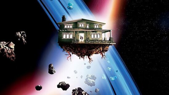 జాతురా - స్పేస్ అడ్వెంచర్ (Zathura - Space Adventure) - జుమాంజీ తరహాలోనే ఈ సినిమాకు కూడా తనదైన ఫ్యాన్ ఫాలోయింగ్ ఉంది. ఇద్దరు పిల్లలు ఒక వింత ఆటను కనుగొని, వారిని అంతరిక్షంలోకి పంపడం గురించిన కథ. మంగళవారం (జులై 1) నెట్‌ఫ్లిక్స్ లోకి వచ్చింది.