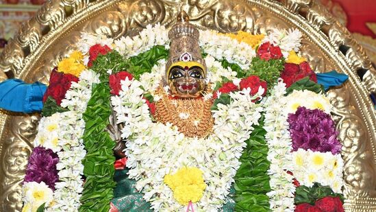 ఘనంగా పూజలు: ఇంద్రకీలాద్రి పై లోక కళ్యాణార్ధం యాగశాలలో పంచ వారాహి మంత్రములతో శ్రీ అమ్మవారి జప, తర్పణ, హోమములు ఘనంగా జరుగుచున్నవి.
