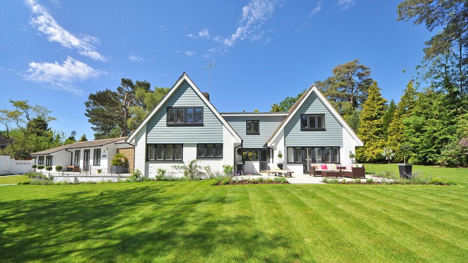 <p>కొటాక్​ మహీంద్రా బ్యాంక్​- రూ. 30లక్షల వరకు- 8.65శాతం నుంచి మొదలు, రూ. 30లక్షల నుంచి రూ. 75లక్షల వరకు- 8.65శాతం నుంచి మొదలు, రూ. 75లక్షల కన్నా ఎక్కువ- 8.65శాతం నుంచి మొదలు.</p>