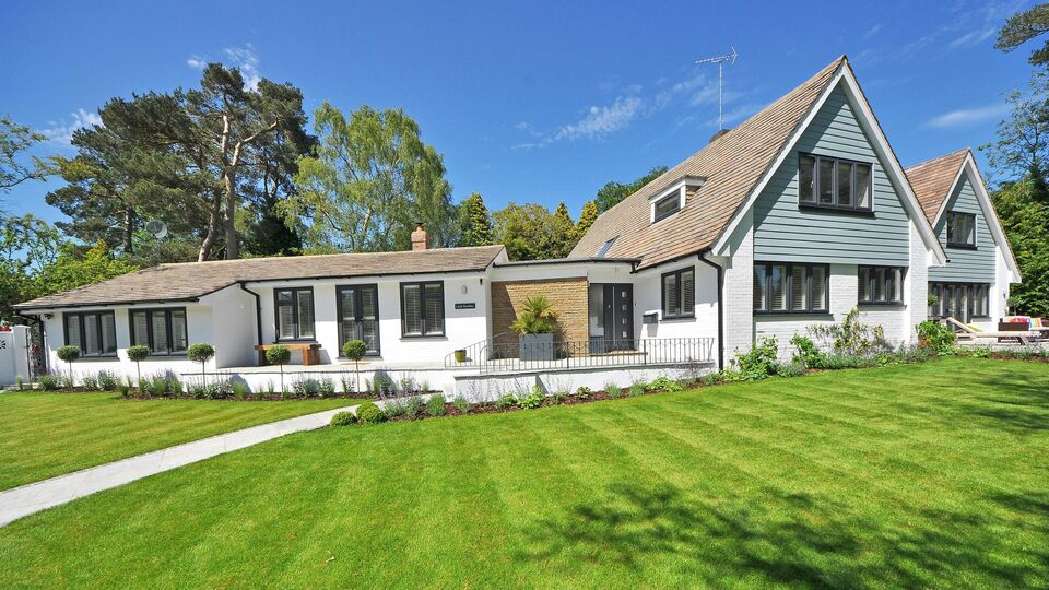 <p>ఐసీఐసీఐ బ్యాంక్​- రూ. 30లక్షల వరకు- 8.50శాతం నుంచి మొదలు, రూ. 30లక్షల నుంచి రూ. 75లక్షల వరకు- 8.50శాతం నుంచి మొదలు, రూ. 75లక్షల కన్నా ఎక్కువ- 8.50శాతం నుంచి మొదలు.</p>