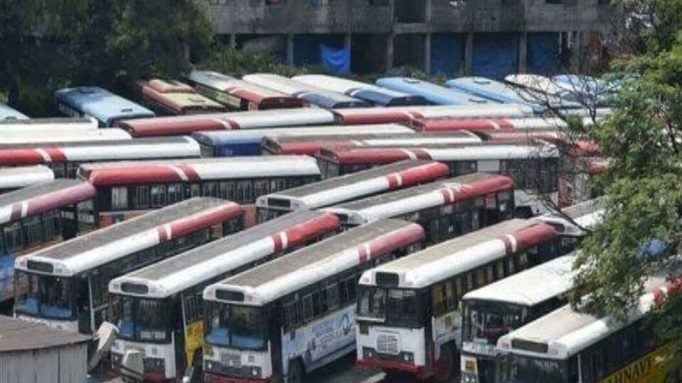 <p>ఈ ఒక్క ప్యాకేజీనే కాకుండా అరుణాచలంతో పాటు రాష్ట్రంలోని పలు ప్రముఖ ఆలయాలకు కూడా తెలంగాణ ఆర్టీసీ పలు ప్యాకేజీని ఆపరేట్ చేస్తోంది. వీటి వివరాలను కూడా అధికారిక వెబ్ సైట్ లో చెక్ చేసుకోవచ్చు. </p>