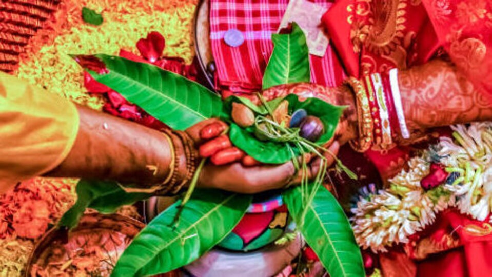 <p>మార్కెట్ వాల్యూ సర్టిఫికెట్లు మీసేవాలో అందుబాటులోకి రావటంతో రియల్ ఎస్టేట్ తో పాటు క్రయవిక్రయాలు జరిపే వారికి సులభంగా ఈ ధ్రువపత్రాన్ని పొందే అవకాశం లభించినట్లు అయింది. </p>