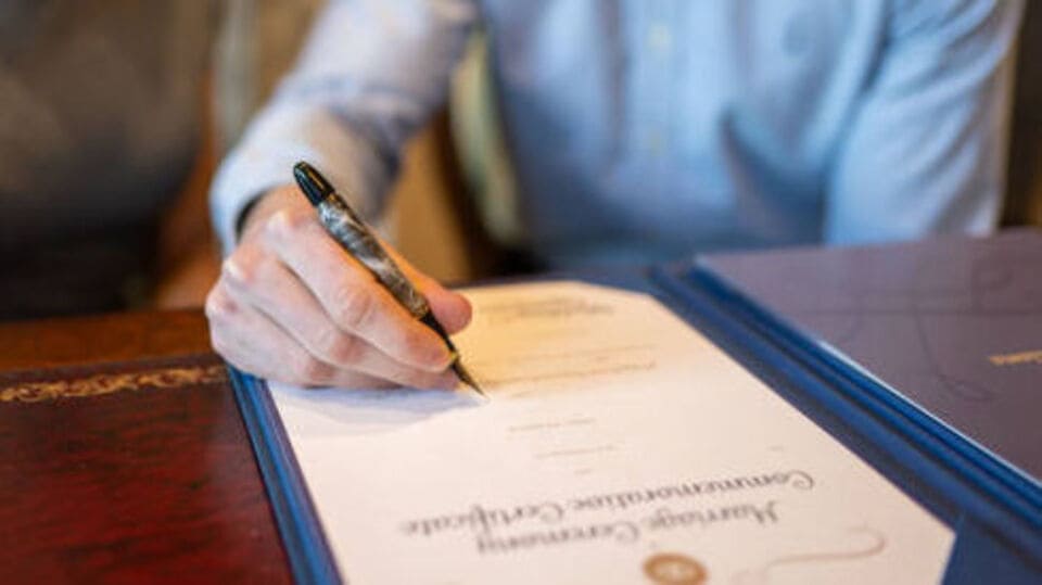 <p>ఇప్పటికే మీసేవా ద్వారా పలు సేవలు అందుబాటులో ఉన్న సంగతి తెలిసిందే.తాజాగా వచ్చిన ఈ రెండు కొత్త సేవలతో ప్రజలకు మరింత లబ్ధి చేకూరనుంది. </p>