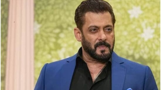 అంతేకాదు సల్మాన్ ఖాన్ కు కూడా ఈ సినిమా ఆఫర్ వచ్చినా ఆయన కూడా ఓకే చెప్పలేదు. 
