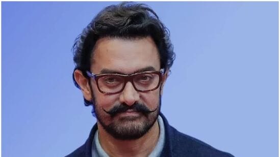 షారుఖ్ కంటే ముందు అమీర్ ఖాన్ కు కూడా ఈ సినిమా ఆఫర్ వచ్చిందని, కానీ ఆమిర్ ఆ ఏడాది రంగీలా చేస్తున్నాడని, అందుకే ఆ సినిమాను రిజెక్ట్ చేశాడని సమాచారం.