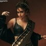<p>కీర్తి సురేష్ తన గ్లామర్‌కు కొత్త హంగులు అద్దుతోంది. తాజాగా చీరపై ఇలా బ్లేజర్ వేసి ఆమె తన స్టన్నింగ్ అందాలను చూపిస్తోంది.</p>