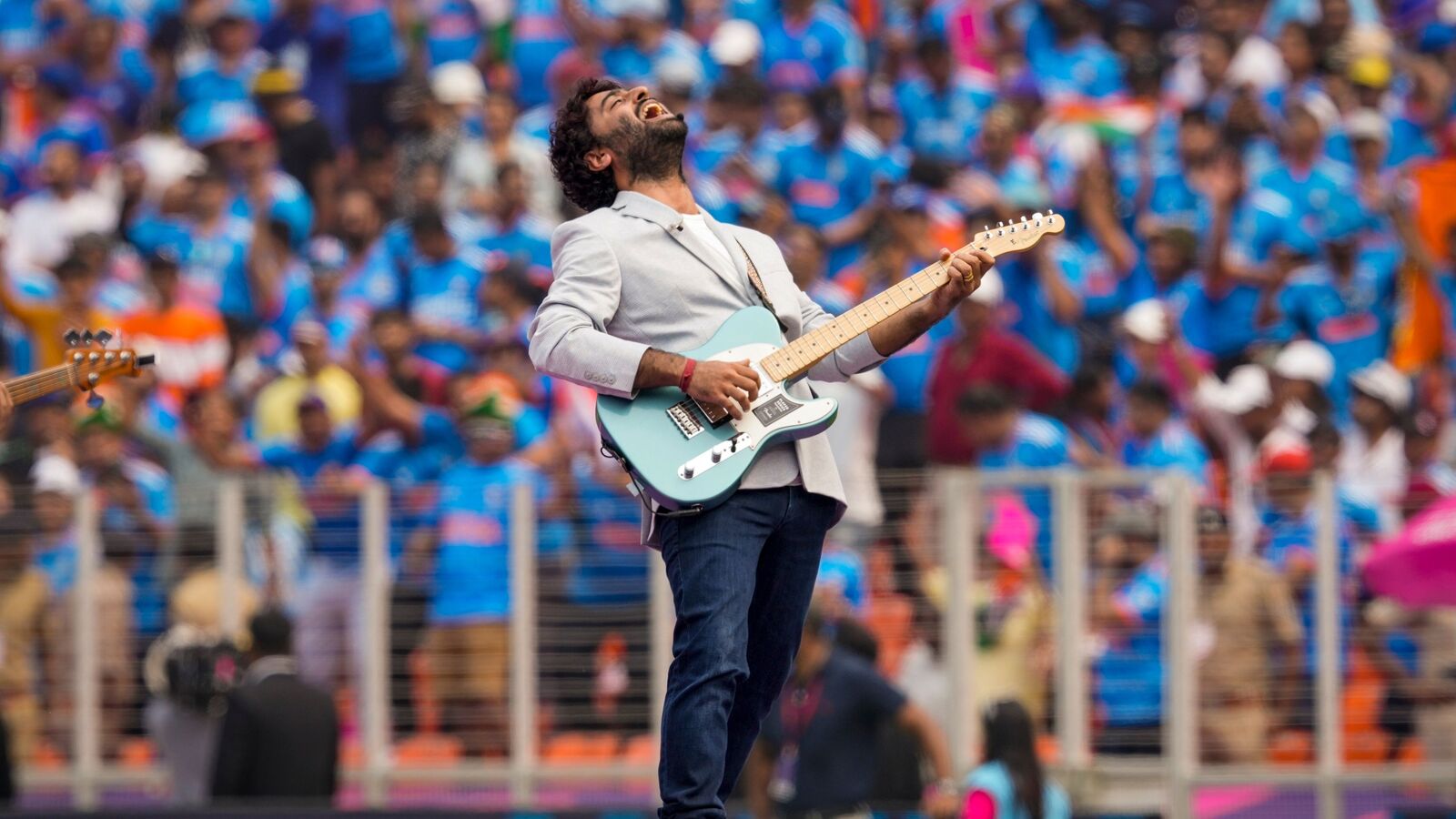 స్పాటిఫైలో అత్యధిక మంది ఫాలోవర్లు ఉన్న సింగర్ ఇతడే.. ఇంటర్నేషనల్ స్టార్లనే వెనక్కి నెట్టేసిన బాలీవుడ్ స్టార్