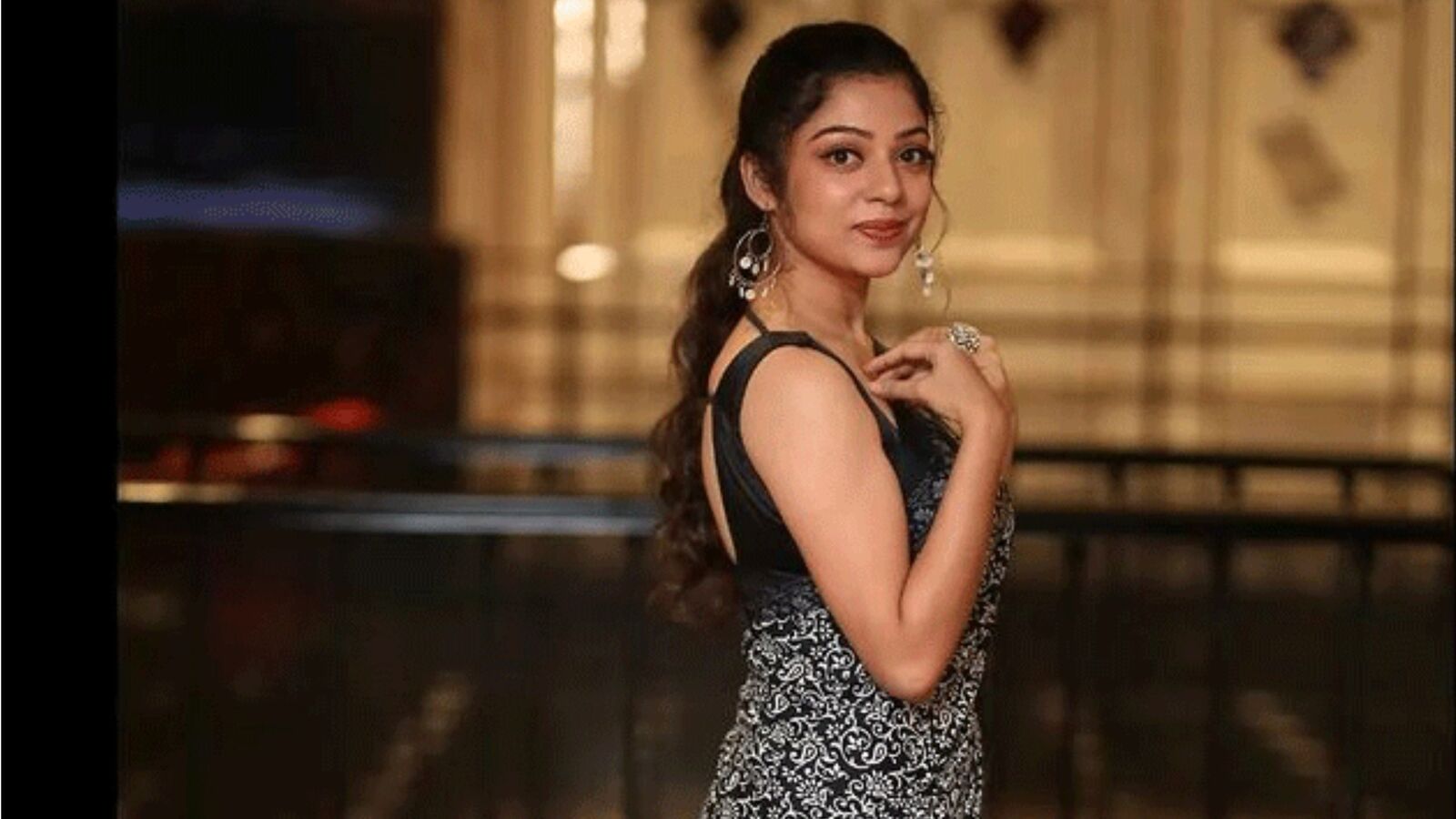 అడవిలో పాములు, తేళ్లు కనిపించేవి.. రాత్రిపూట కేవలం కాగడాలు పట్టుకుని నటించాం.. హీరోయిన్ వర్ష బొల్లమ్మ కామెంట్స్