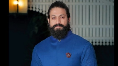 <p>రామాయణం మూవీలో రావణాసురుడి క్యారెక్టర్ ను యశ్ చేస్తున్నాడు. కేజీఎఫ్ సినిమాలతో ప్రపంచవ్యాప్తంగా ఫ్యాన్స్ ను సంపాదించుకున్నాడు యశ్. </p> (instagram)