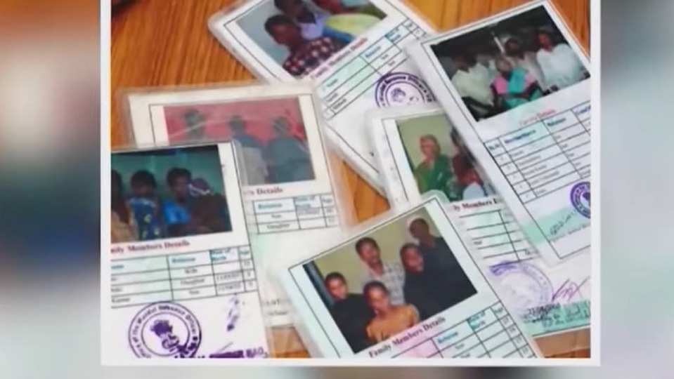 <p>రేషన్ కార్డుల పంపిణీ కార్యక్రమాన్ని సీఎం చేతుల మీదుగా పంపిణీ చేసిన తర్వాత…. అన్ని నియోజకవర్గాల్లోనూ ఈ ప్రక్రియ ప్రారంభమవుతుంది. నియోజకవర్గాల్లో మంత్రులు, ఎమ్మెల్యేల ద్వారా నిర్వహించే దిశగా ప్రభుత్వం కార్యాచరణను సిద్ధం చేసింది. ఇందుకు అనుగుణంగా కొత్త కార్డులను నేరుగా లబ్ధిదారులకు పంపిణీ చేస్తారు. పంపిణీ చేసే తేదీలతో పాటు ప్రాంతాలను స్థానిక అధికారులు ప్రకటిస్తారు. ఆ తేదీలకు అనుగుణంగా…. లబ్ధిదారులు వారి రేషన్ కార్డులను తీసుకోవచ్చు.</p>