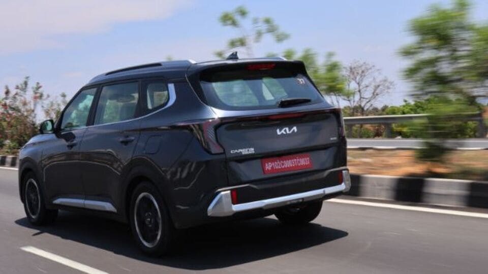 <p>కియా క్యారెన్స్​ క్లావిస్​ ఈవీలో 6 ఎయిర్​ బ్యాగులతో పాటు అనేక అడాస్​ లెవల్​ 2 సేఫ్టీ ఫీచర్స్​ కూడా ఉంటాయి.</p>