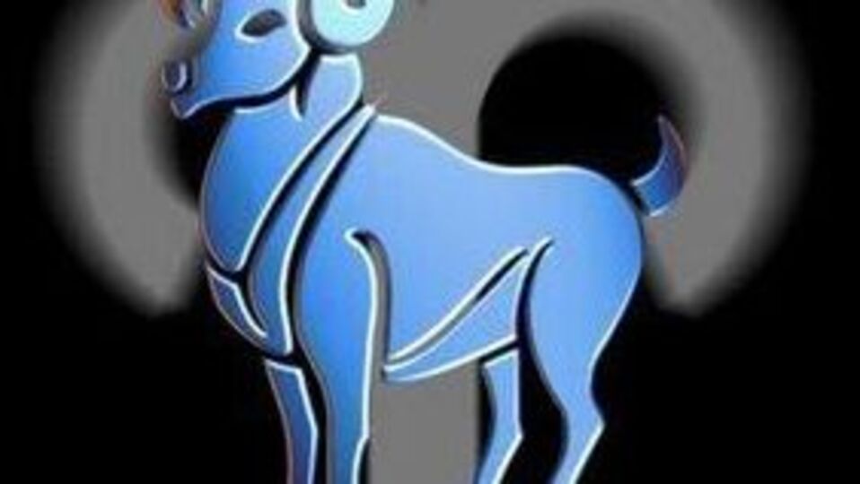 <p>మేష రాశి: మేష రాశి వారికి శివుని ప్రత్యేక ఆశీర్వాదాలు ఎప్పుడూ ఉంటాయి. శివుని అనుగ్రహం ఉండటం వలన ఈ రాశి వారికి పెండింగ్‌లో ఉన్న డబ్బులు కూడా అందుతాయి. శివలింగానికి జలాభిషేకం చేసి మంత్రాలను చదవడం వలన పూర్తి కాని పనులు పూర్తయ్యిపోతాయి.</p>(pinterest)