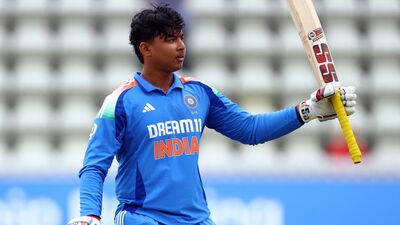 <p>క్రికెట్ మైదానంలో 14 ఏళ్ల వైభవ్ సూర్యవంశీ దండయాత్ర కొనసాగుతూనే ఉంది. అతని పరుగుల వేటకు బ్రేక్ లేదు. ఎక్కడ ఆడినా దంచడమే పనిగా అతను దూసుకెళ్తున్నాడు. </p>