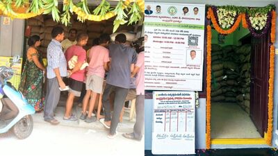 <p>స్మార్ట్ కార్డుతో పలు ప్రయోజనాలు ఉంటాయి. ఈ కార్డును రేషన్ డీలర్ల వద్ద ఉండే ఈ-పోస్ యంత్రాల సహాయంతో స్కాన్ చేస్తే ఫ్యామిలీకి సంబంధించిన పూర్తి వివరాలు డిస్ ప్లే అవుతాయి. రేషన్ సరుకుల వినియోగానికి సంబంధించిన సమాచారం కూడా కనిపిస్తుంది.</p><p> </p> <p>స్మార్ట్ కార్డుతో పలు ప్రయోజనాలు ఉంటాయి. ఈ కార్డును రేషన్ డీలర్ల వద్ద ఉండే ఈ-పోస్ యంత్రాల సహాయంతో స్కాన్ చేస్తే ఫ్యామిలీకి సంబంధించిన పూర్తి వివరాలు డిస్ ప్లే అవుతాయి. రేషన్ సరుకుల వినియోగానికి సంబంధించిన సమాచారం కూడా కనిపిస్తుంది.</p><p> </p>