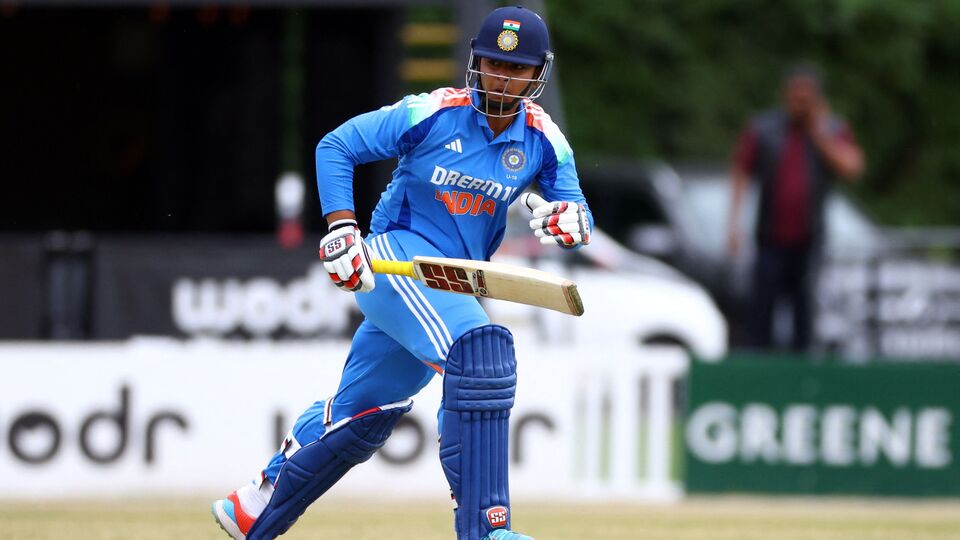 <p>ఈ ఏడాది ఐపీఎల్ లో వైభవ్ సూర్యవంశీ అడుగుపెట్టిన సంగతి తెలిసిందే. ఇప్పటికే అతను యూత్ టెస్టుల్లో, ఐపీఎల్ లో రెండో ఫాస్టెస్ట్ హండ్రెడ్స్ సాధించాడు. </p>(Action Images via Reuters)