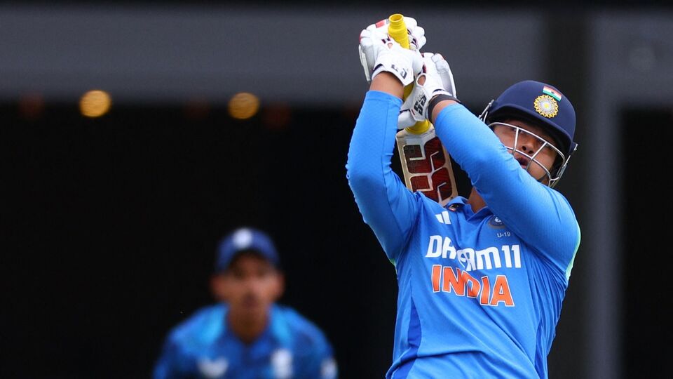 <p>ఈ రోజు (జూలై 5) ఇంగ్లాండ్ అండర్-19 టీమ్ తో జరుగుతున్న నాలుగో యూత్ వన్డేలో ఇండియా అండర్-19 తరపున వైభవ్ చెలరేగిపోయాడు. సెన్సేషనల్ హండ్రెడ్ సాధించాడు. </p>(Action Images via Reuters)