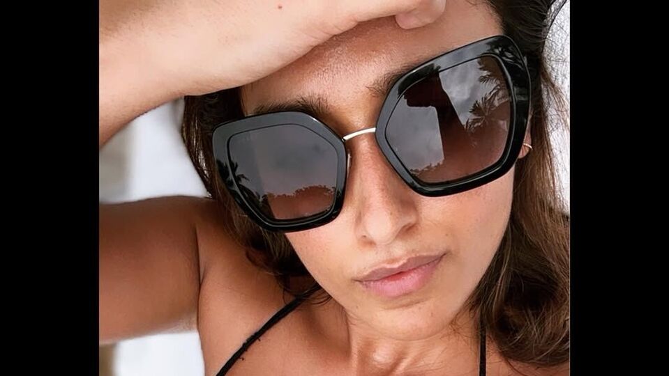 <p>అతి తక్కువ సమయంలోనే స్టార్ హీరోయిన్ రేంజ్‌కు ఎదిగిపోయింది ఇలియానా. అగ్ర హీరోలతో కలిసి నటించిన ఇలియానా 200లో తొలిసారిగా రూ. 1 కోటి పారితోషికం తీసుకున్నట్లు సమాచారం. <br> </p>(Instagram/Ileana D Cruz)