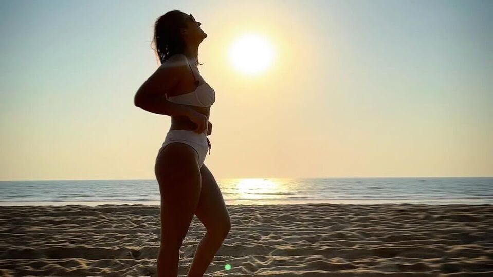 <p>ఆ తర్వాత తరుణ్ హీరోగా విజయ భాస్కర్ దర్శకత్వంలో తెరకెక్కిన భలే దొంగలు సినిమాలో హీరోయిన్‌గా నటించినందుకు కూడా ఇలియనా కోటి రెమ్యునరేషన్ అందుకుంది. <br> </p>(Instagram/Ileana D Cruz)